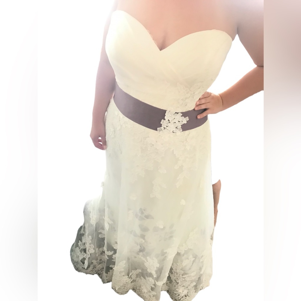 Wedding Dress with Lilac accents Plus size One of a kind Martina Liana off white
